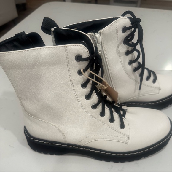 NWT White Combat Boots Lace Up Lug Sole Size 9.5 Sincerely Jules Harley - Picture 5 of 9